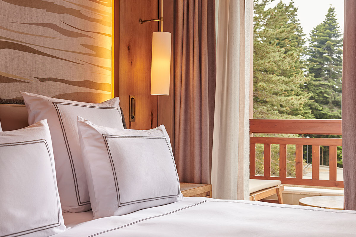 Swissôtel duck feather & down pillow 2