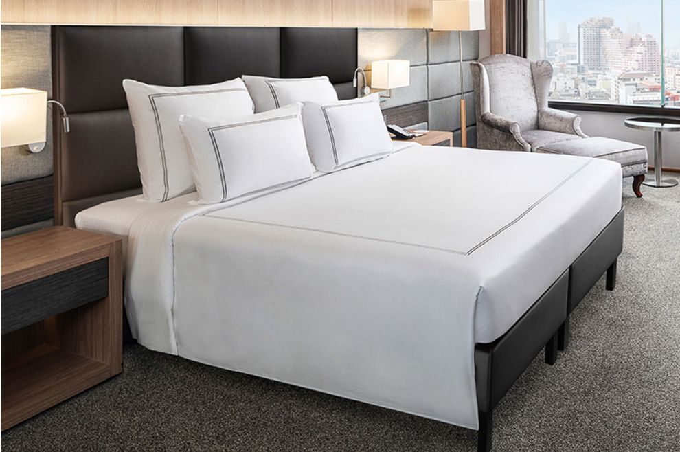 Swissôtel bed & bedding set