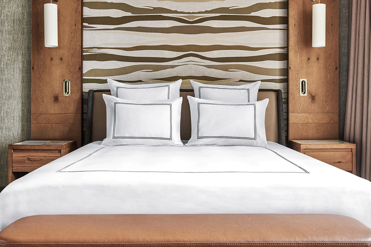 Swissôtel bed & bedding set 2